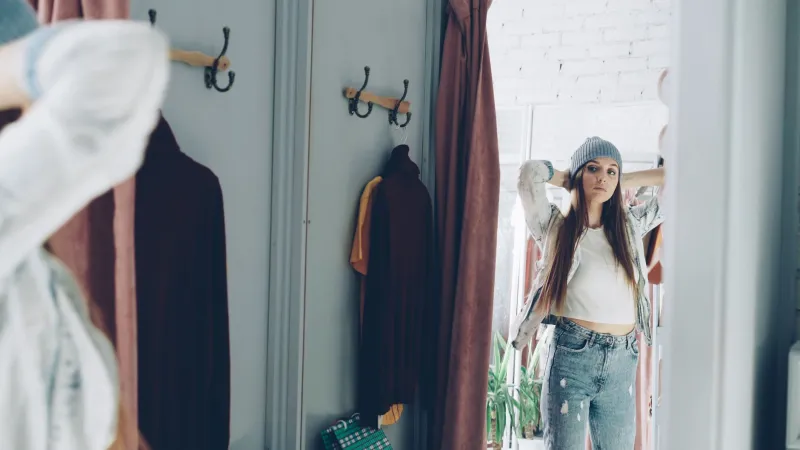 Your Phone Camera Is a Liar: The Truth About Fit-Checking Your Outfits